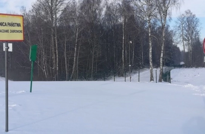 {Straż Graniczna ukarała mandatem turystów, którzy na granicy robili sobie zdjęcia.}